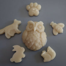 Load image into Gallery viewer, Natural Beeswax for Hand Sewing