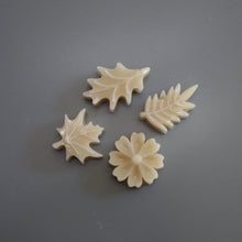 Load image into Gallery viewer, Natural Beeswax for Hand Sewing