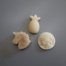 Load image into Gallery viewer, Natural Beeswax for Hand Sewing