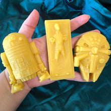 Load image into Gallery viewer, Natural Beeswax for Hand Sewing