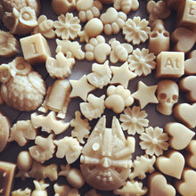 Load image into Gallery viewer, Natural Beeswax for Hand Sewing