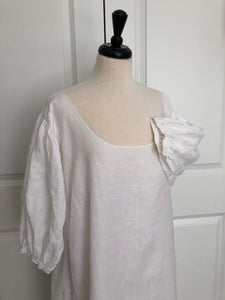1760 Linen Shift with Extra Full Gathered Sleeves